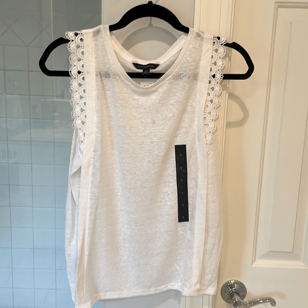 New Banana Republic white sleeveless top with eyelet detail - size Small